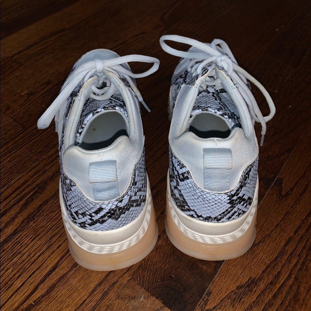 Sneakers - Picture 4 of 4